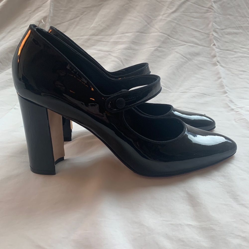 Manolo Blahnik Black Patent Mary Jane 38.5